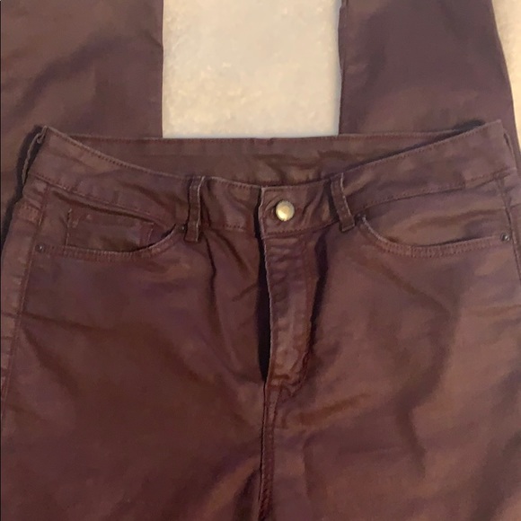 NWOT H&M Red Vinyl Skinny Jeans - Picture 3 of 6